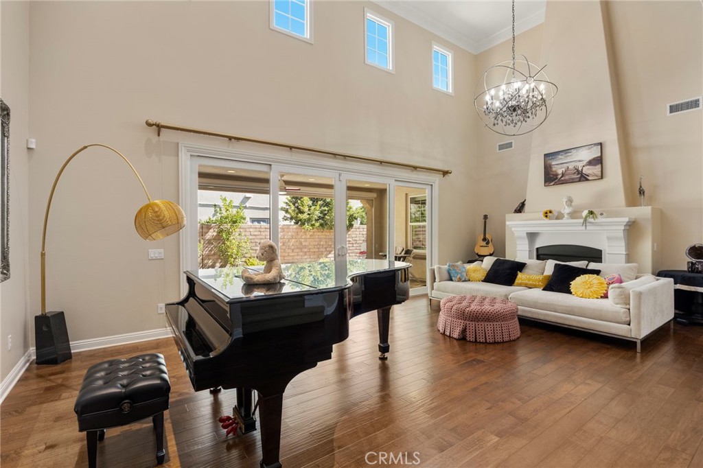 1009 Newhall Terrace