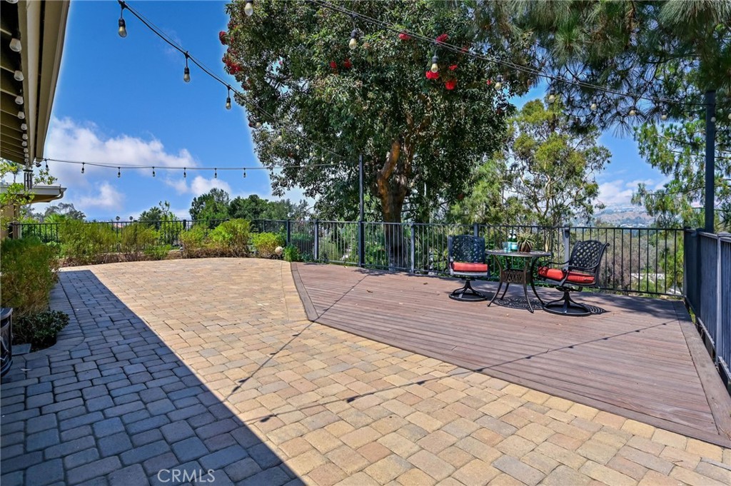 6587 E VIA ARBOLES