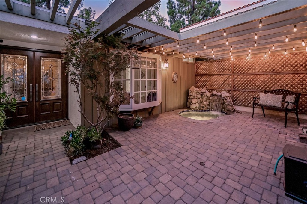 6587 E VIA ARBOLES