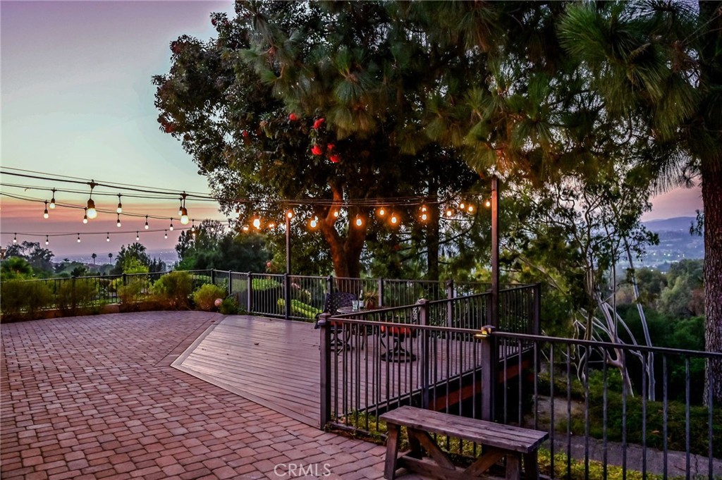 6587 E VIA ARBOLES
