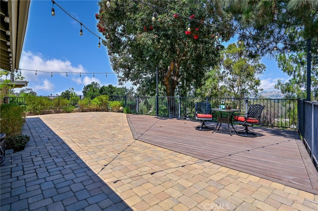 6587 E VIA ARBOLES