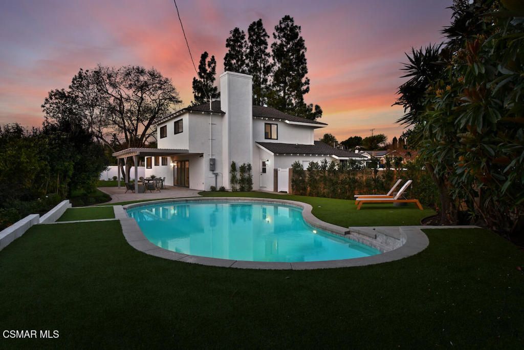 Photo of 136 Erten Street, Thousand Oaks, CA 91360 (MLS # 226000663)