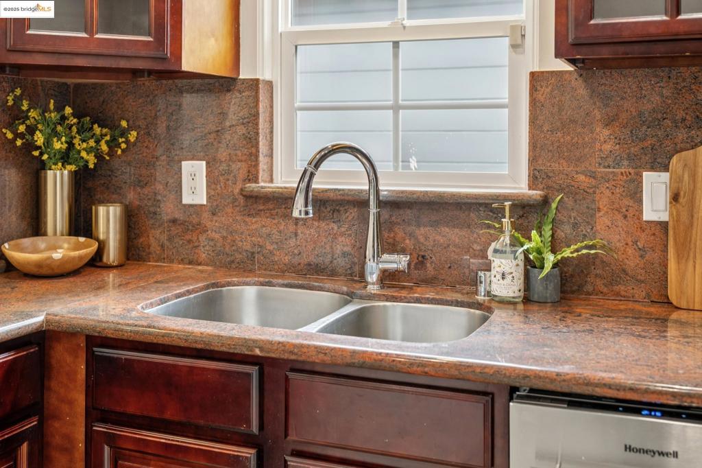 UPPER DIMOND - Residential