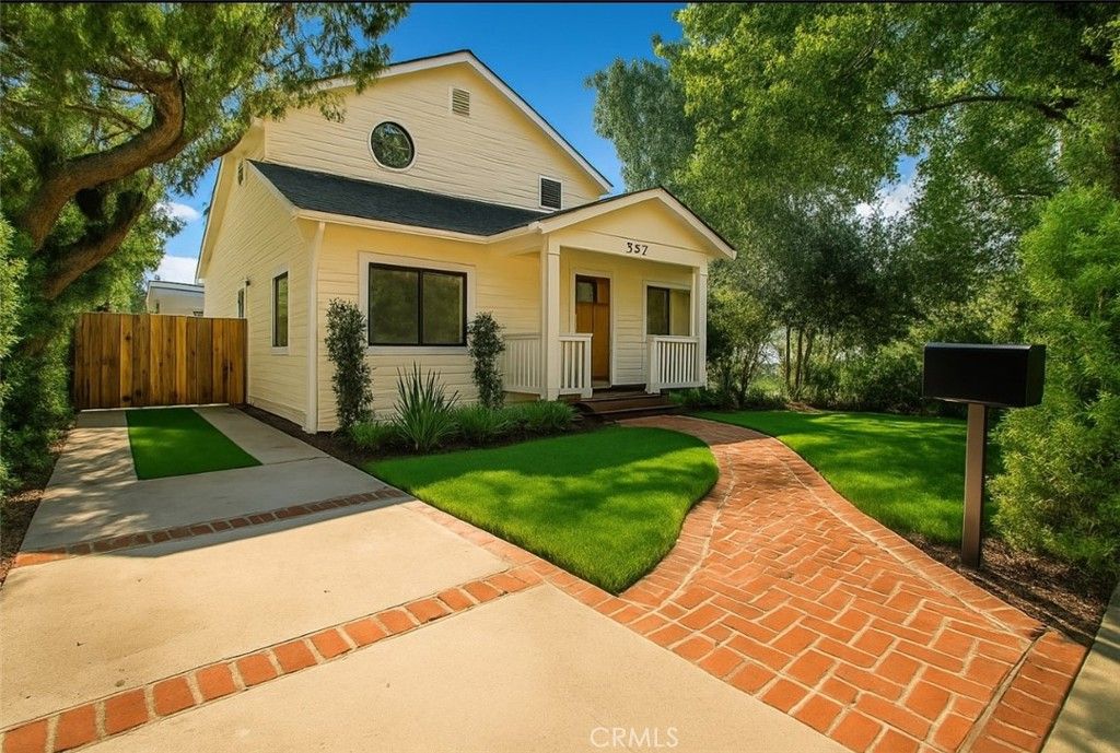 Photo of 636 Bay St, Santa Monica, CA 90405 (MLS # PW25253182)