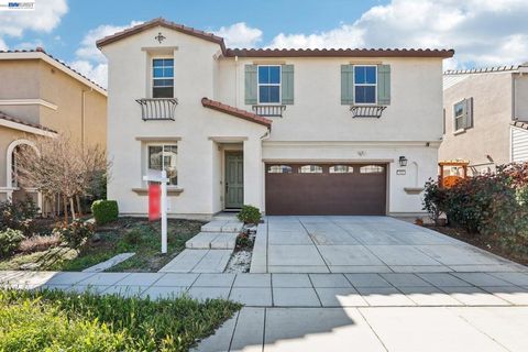 Photo of 510 E Albertina Ave Ave, Mountain House, CA 95391 (MLS # 41127244)