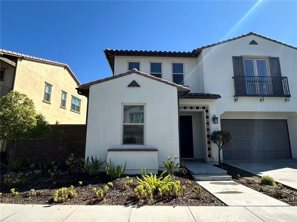 Bright open floor plan with soaring ceilings, crown molding, and recessed lighting throughout. Gourmet kitchen with granite countertops, stainless steel appliances, and a private balcony off the kitchen for extra outdoor space.
Community amenities include swimming pools, parks, and BBQ/picnic areas. Located in the award-winning Irvine School District, within walking distance to top-rated elementary and middle schools. Close to Jeffrey Trail, Woodbury Town Center, Irvine Spectrum, and the Great Park.