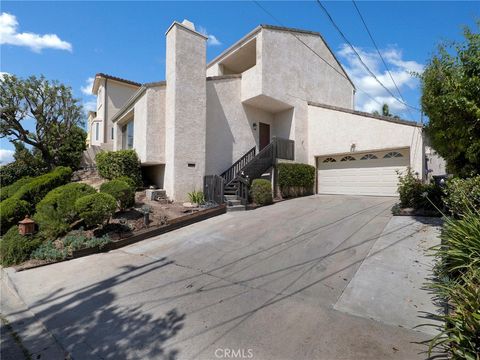 Photo of 5214 Calatrana Drive, Woodland Hills, CA 91364 (MLS # SR26104354)
