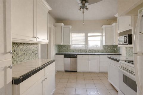 Photo of 925 S Grand Avenue, San Pedro, CA 90731 (MLS # SB26030919)