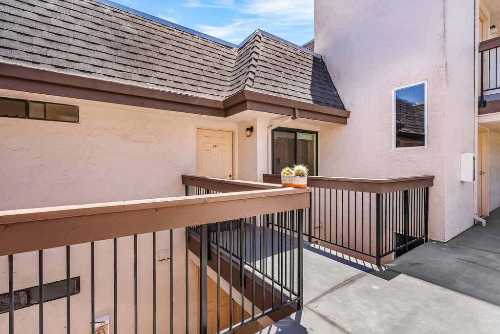 417 Evelyn Ave 205