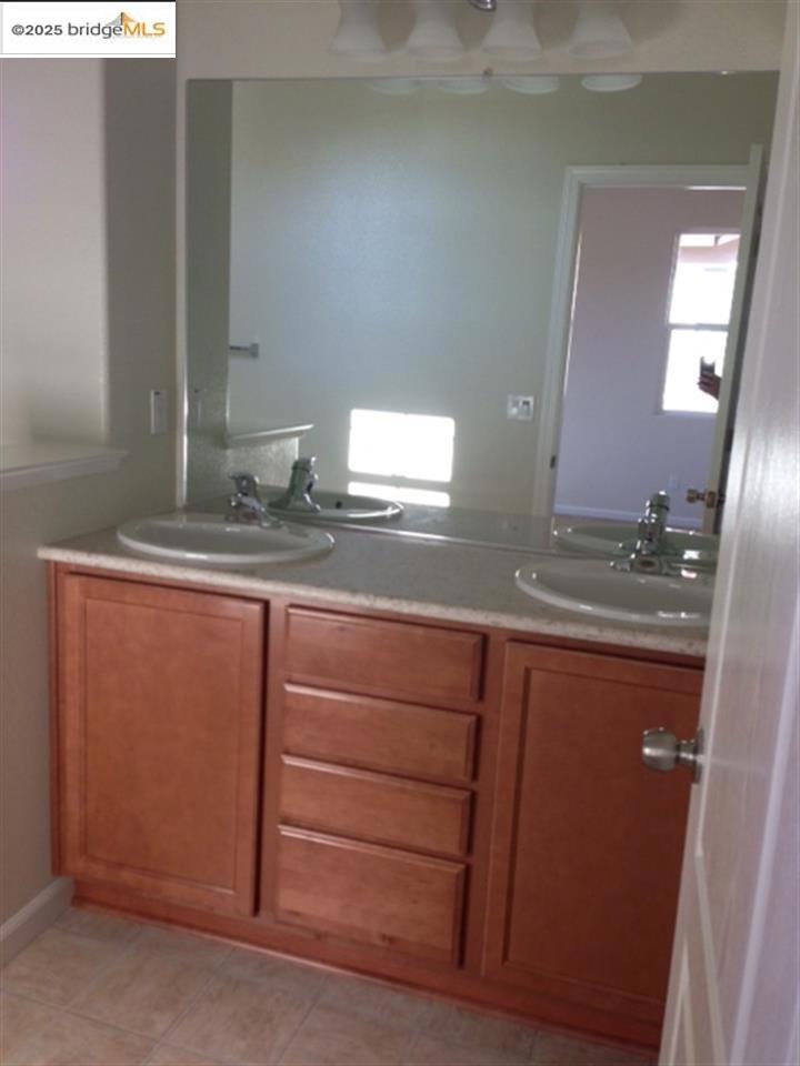 OAKLEY - Residential Lease