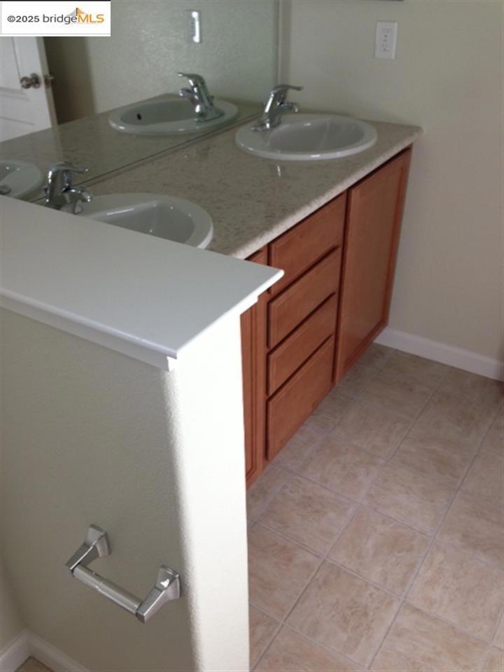 OAKLEY - Residential Lease