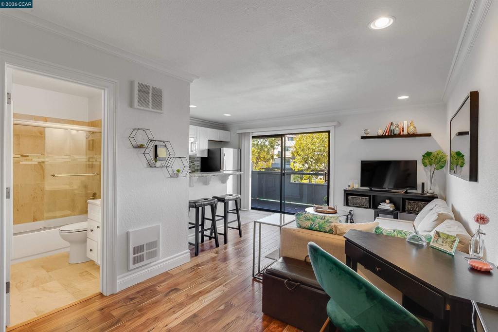 1 1 Embarcadero W 164