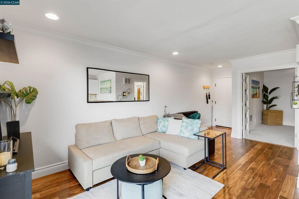 1 1 Embarcadero W 164