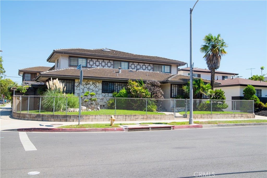 3760 S Bronson