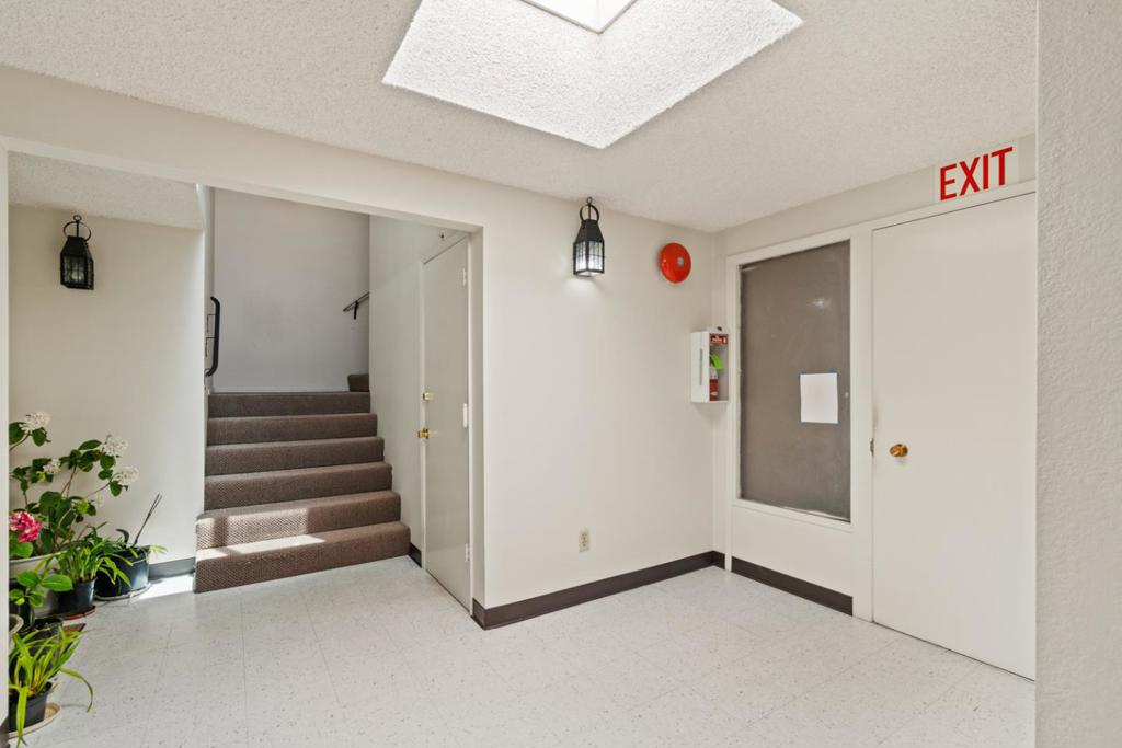 2462 Rowntree Way