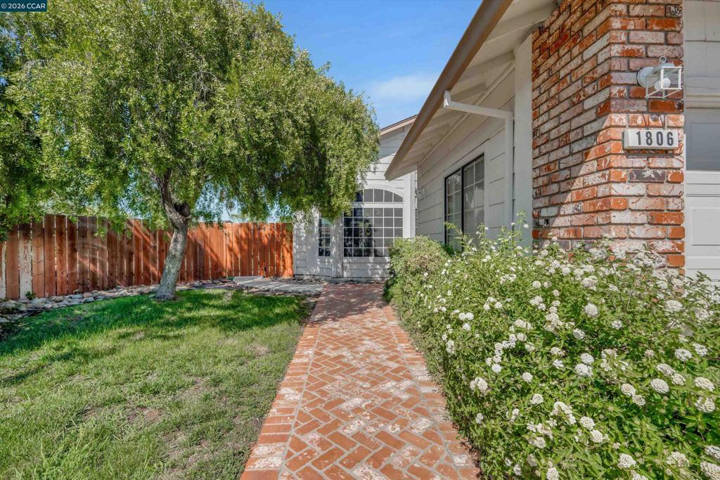 1806 Locke Court