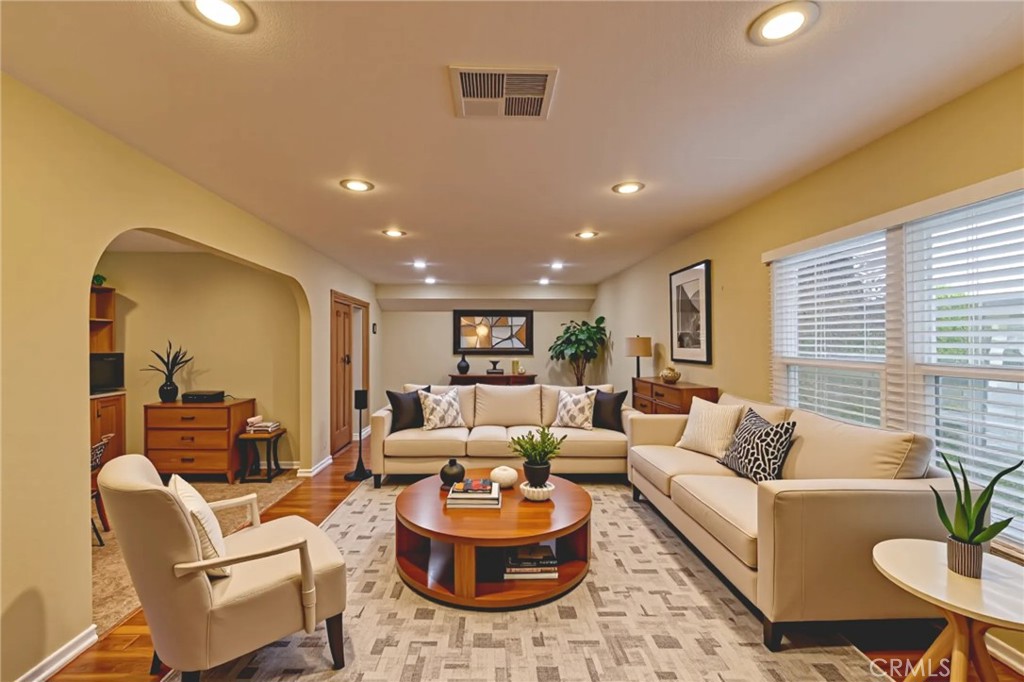10049 Langdon