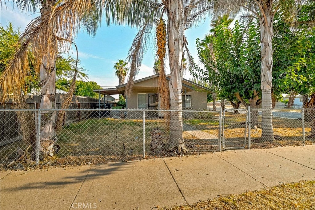 9566 E Broadway