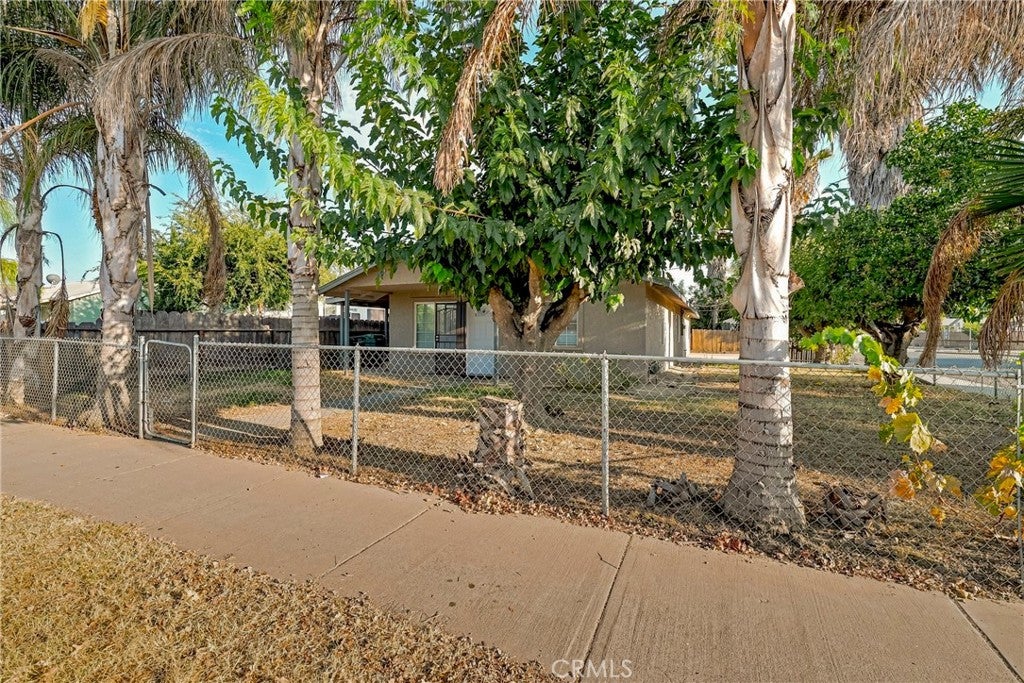 9566 E Broadway