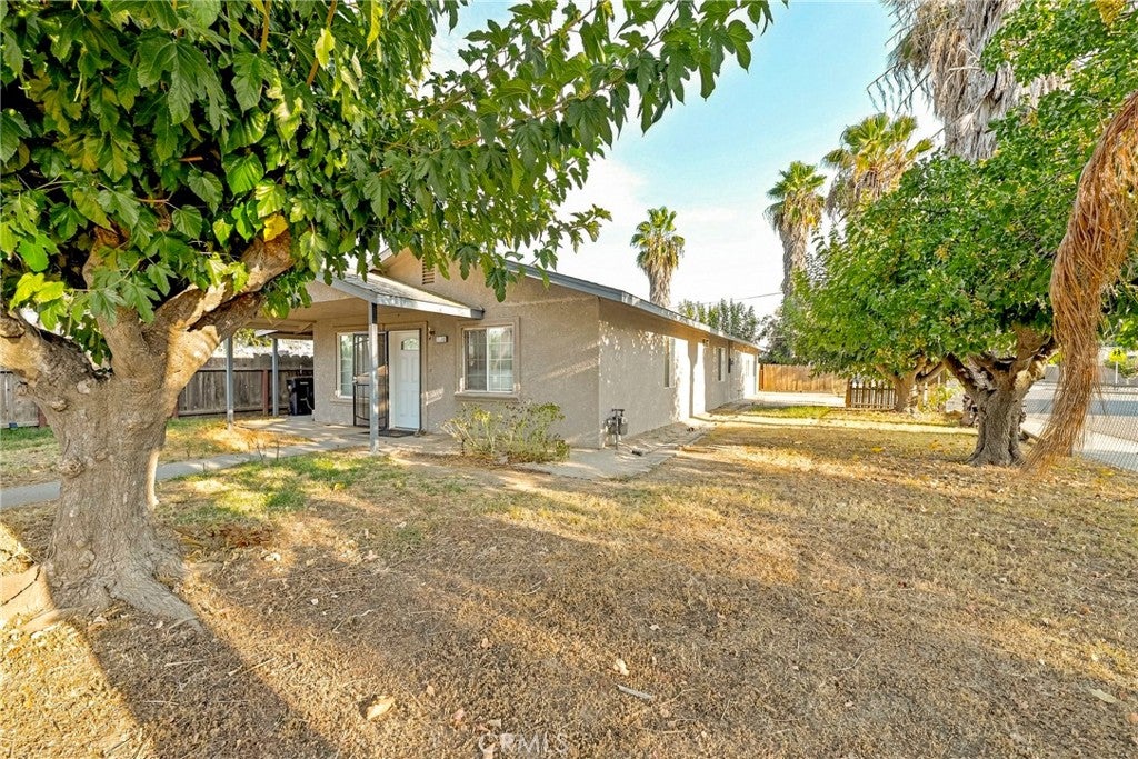 9566 E Broadway