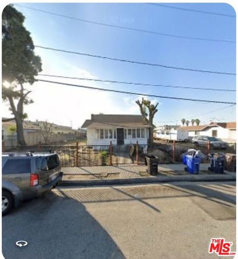 Photo of 11319 Larch Avenue, Inglewood, CA 90304 (MLS # 26659753)