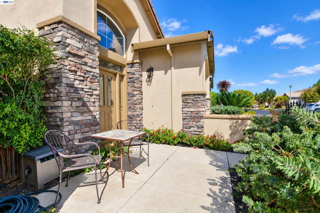 1117 Burghley Ln