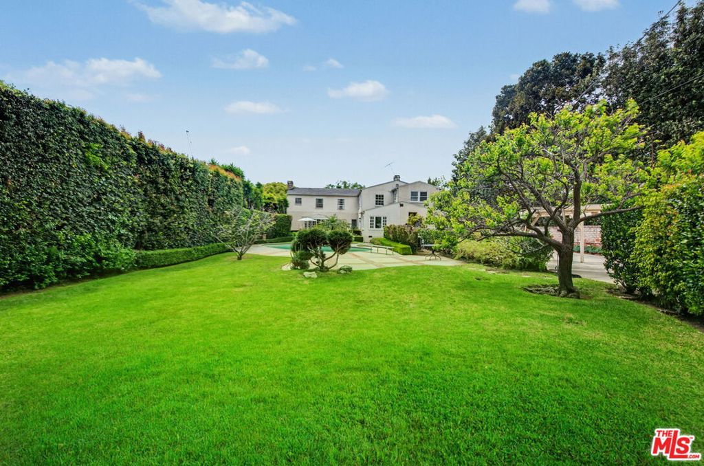 Photo of 608 Trenton Drive, Beverly Hills, CA 90210 (MLS # 26645083)