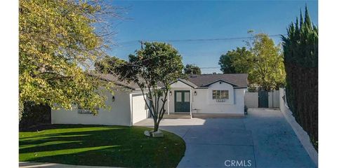 Tiny photo for 24306 Gilmore Street, West Hills, CA 91307 (MLS # SR26039399)