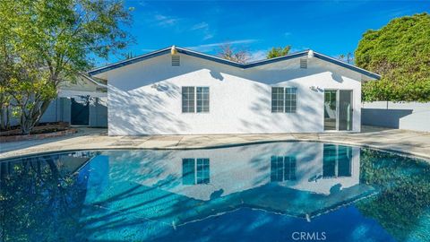 Tiny photo for 24306 Gilmore Street, West Hills, CA 91307 (MLS # SR26039399)