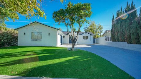 Tiny photo for 24306 Gilmore Street, West Hills, CA 91307 (MLS # SR26039399)