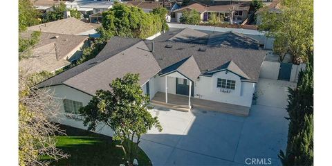 Tiny photo for 24306 Gilmore Street, West Hills, CA 91307 (MLS # SR26039399)