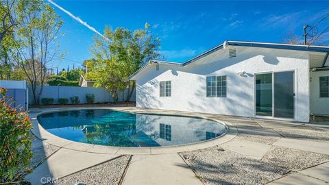 Tiny photo for 24306 Gilmore Street, West Hills, CA 91307 (MLS # SR26039399)