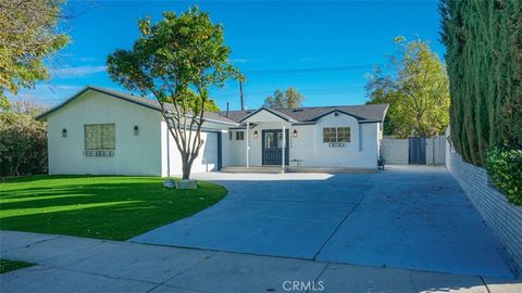 Photo of 24306 Gilmore Street, West Hills, CA 91307 (MLS # SR26039399)
