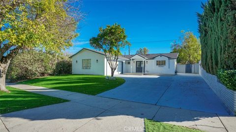 Tiny photo for 24306 Gilmore Street, West Hills, CA 91307 (MLS # SR26039399)