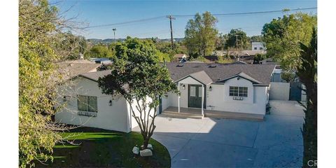 Tiny photo for 24306 Gilmore Street, West Hills, CA 91307 (MLS # SR26039399)