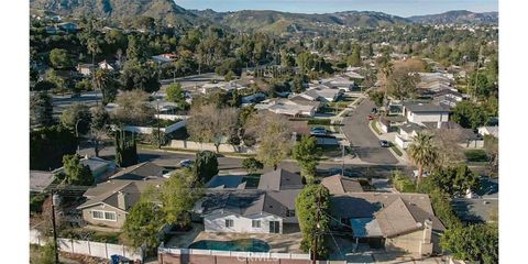 Tiny photo for 24306 Gilmore Street, West Hills, CA 91307 (MLS # SR26039399)