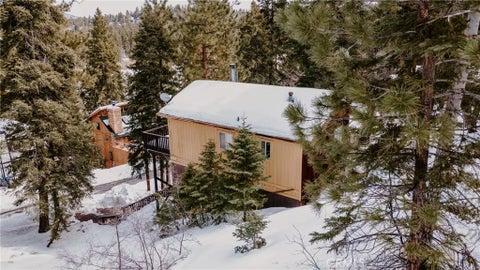 Photo of 42975 Falls AVE, Big Bear Lake, CA 92315 (MLS # SB26221574)