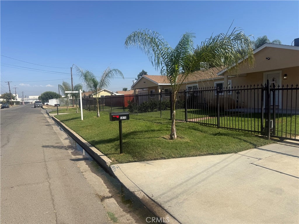 5875 5877 Challen Avenue