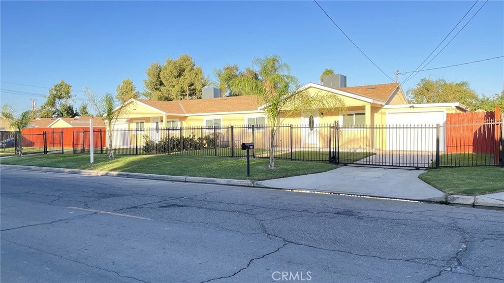 5875 5877 Challen Avenue