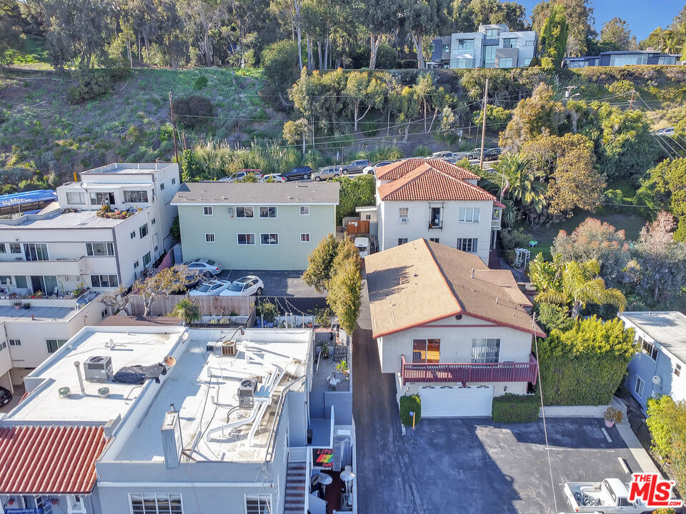 153 W Channel Road