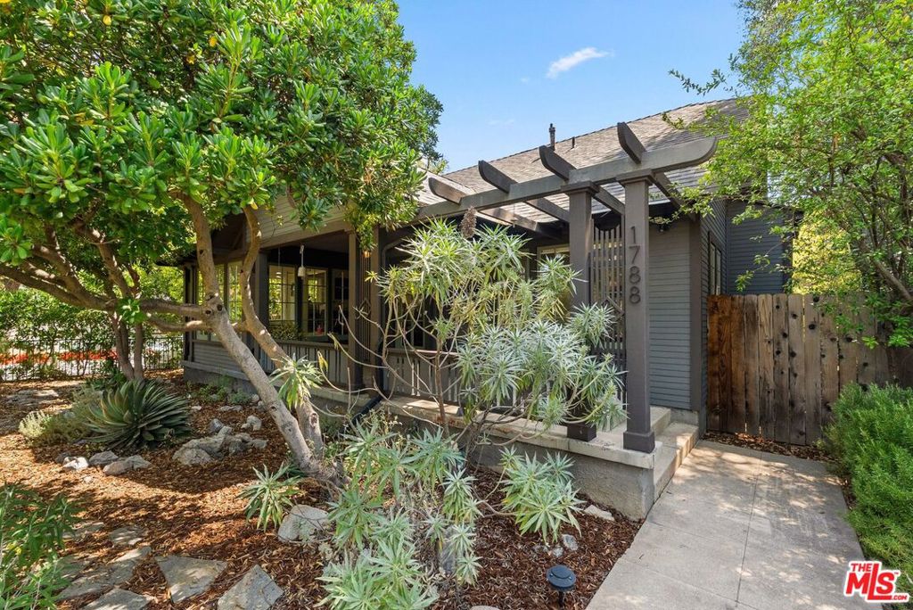 1788 N Los Robles Avenue, Pasadena CA 91104