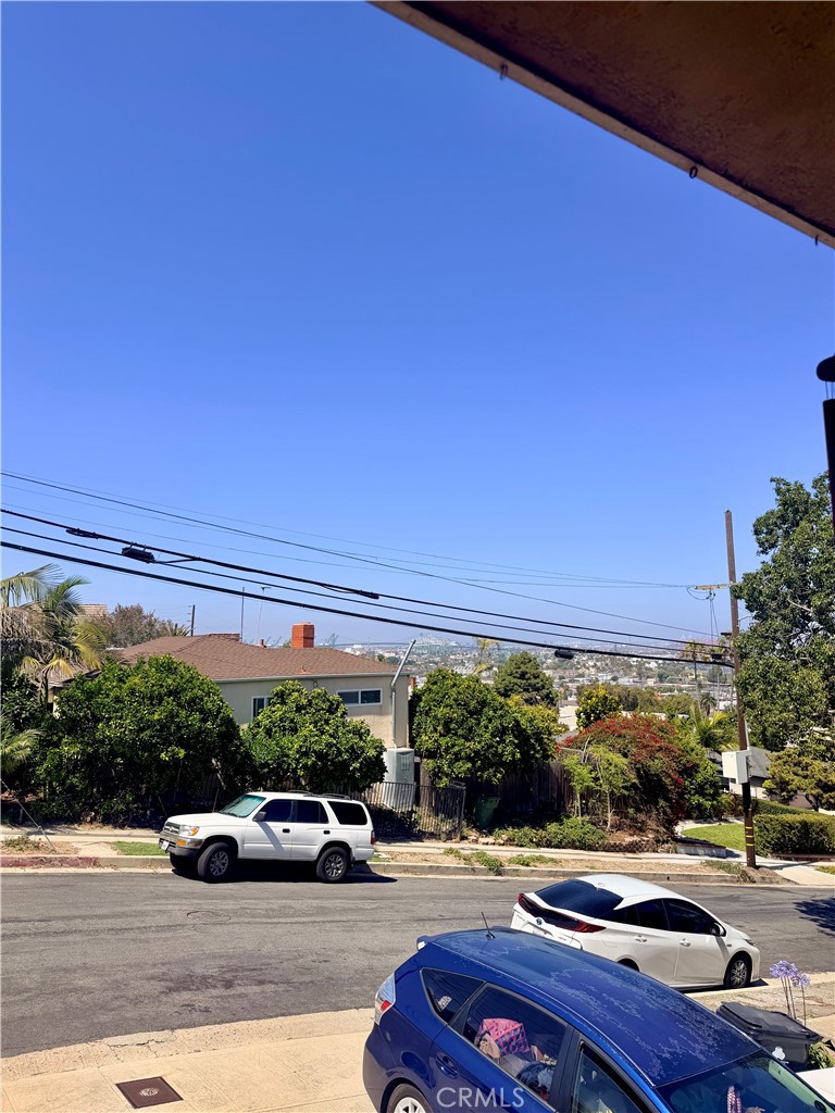 751 W 26th