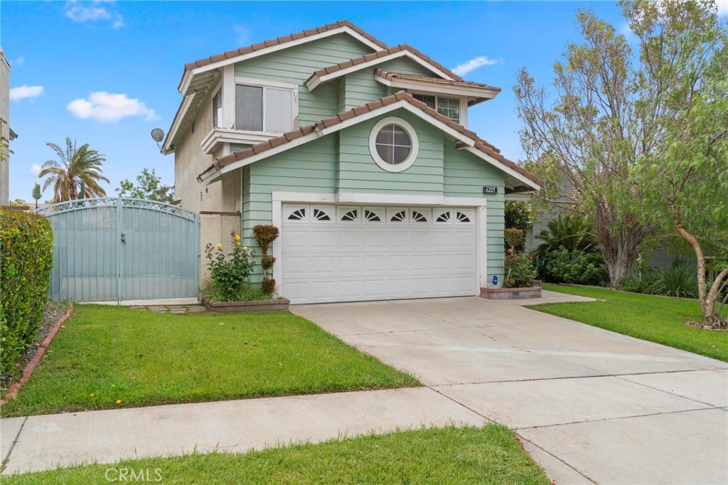 Fantasic Single family residence in a desirable cal-de-sac neighborhood of Rancho Cucamonga. Features 3 bedrooms Dining room living room and family room. Kitchen has a lot of windows and a nook perfect for kitchen dine-in area. Laundry inside the house .
* New Paint inside and outside of the house .
* New pipe of the whole house
* New & upgraded Electricity Box
* New Carpet
The backyard features a balcony off the master bedroom. Nice sized yard with grass and patio. There is a 2 car garage comes with storage cabinets and there is a gated RV parking. House close to shopping, schools and easy access to Freeway.
Great school district : Los Osos High School