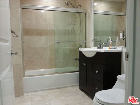 Photo of 1043 S Kenmore Avenue #506, Los Angeles, CA 90006 (MLS # 26828645)