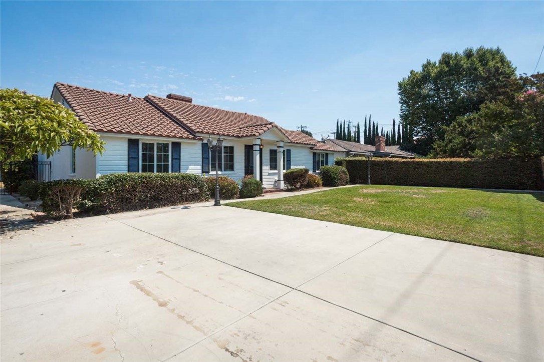 8541 Duarte Road