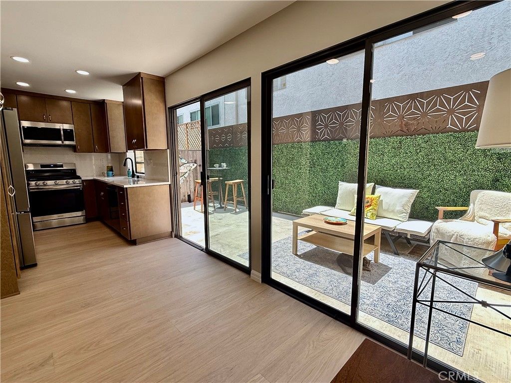 Photo of 1108 18th Street #7, Santa Monica, CA 90403 (MLS # SR25220212)