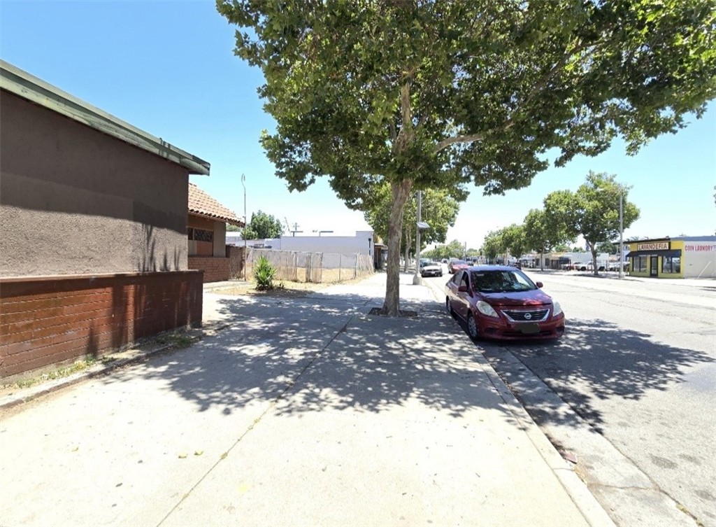 855 W Holt Avenue