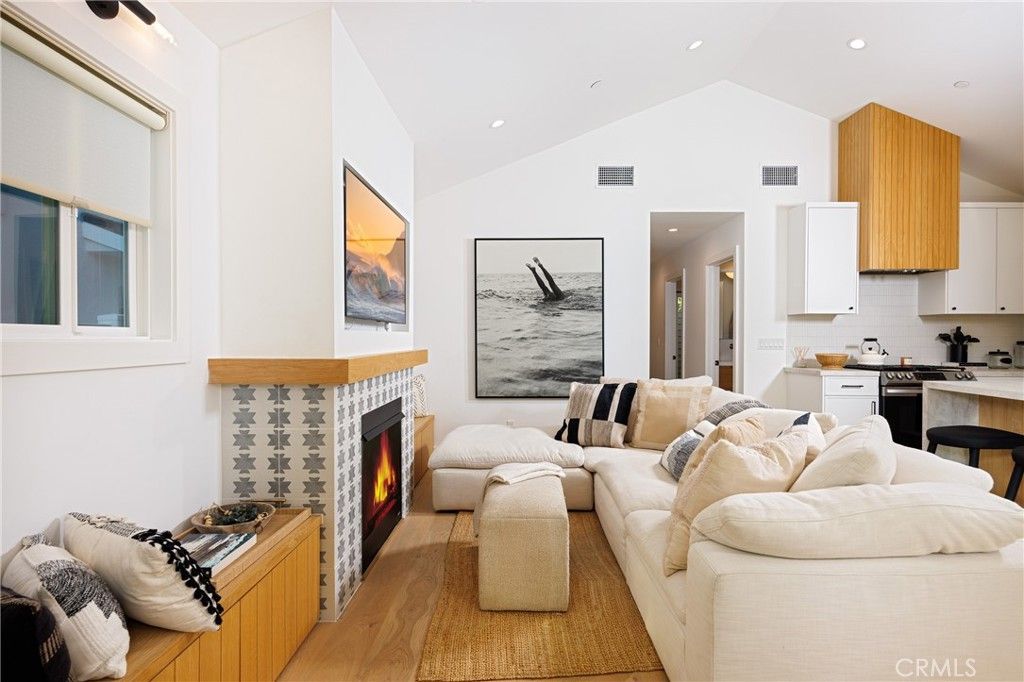 Photo of 122 E Bay Avenue, Newport Beach, CA 92661 (MLS # NP26056313)