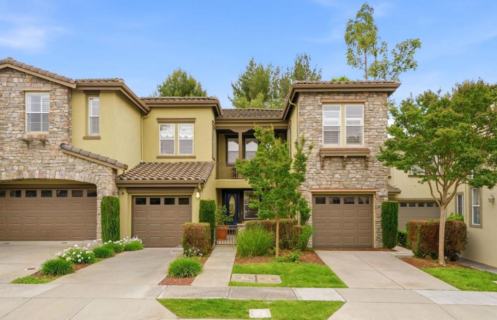 1392 Thornbury Lane