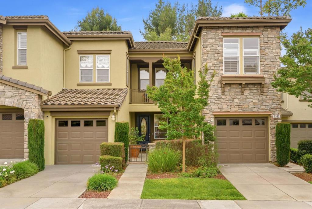 1392 Thornbury Lane
